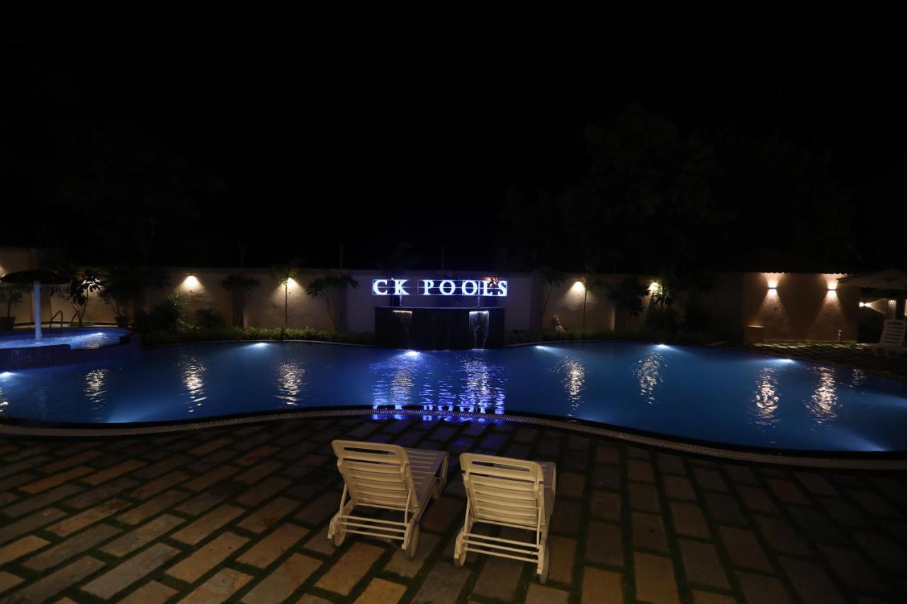 Chandan Kasturi Resort Dariāwad Kültér fotó