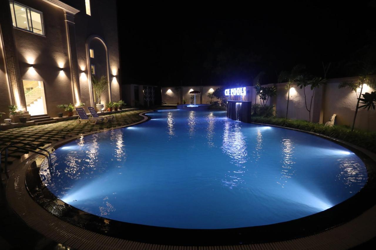 Chandan Kasturi Resort Dariāwad Kültér fotó